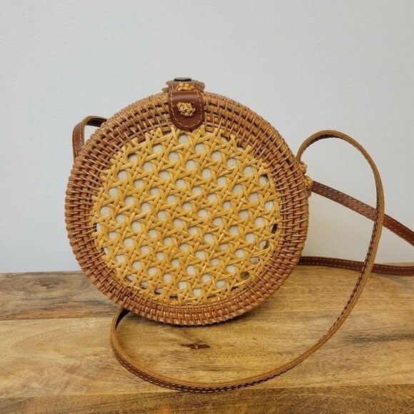 The Round Basket Sunset Beach Handmade Wowen Ata Grass Crossbody Bag - Picture 1 of 7